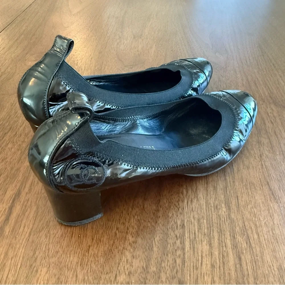 CHANEL CC Black Patent Ballet Pumps | Size 7.5 - Picture 2 of 7